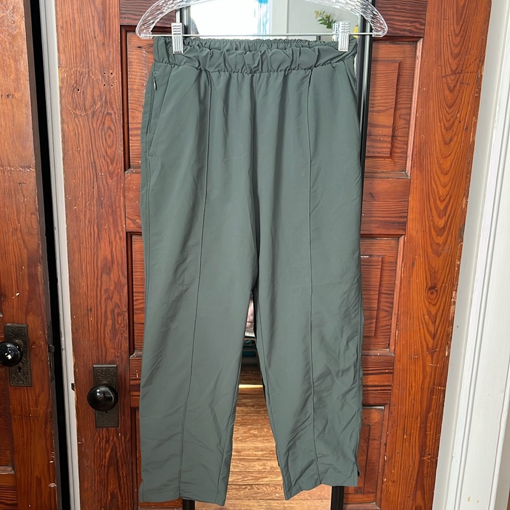 Zella elastic waist windbreaker style pant size Small